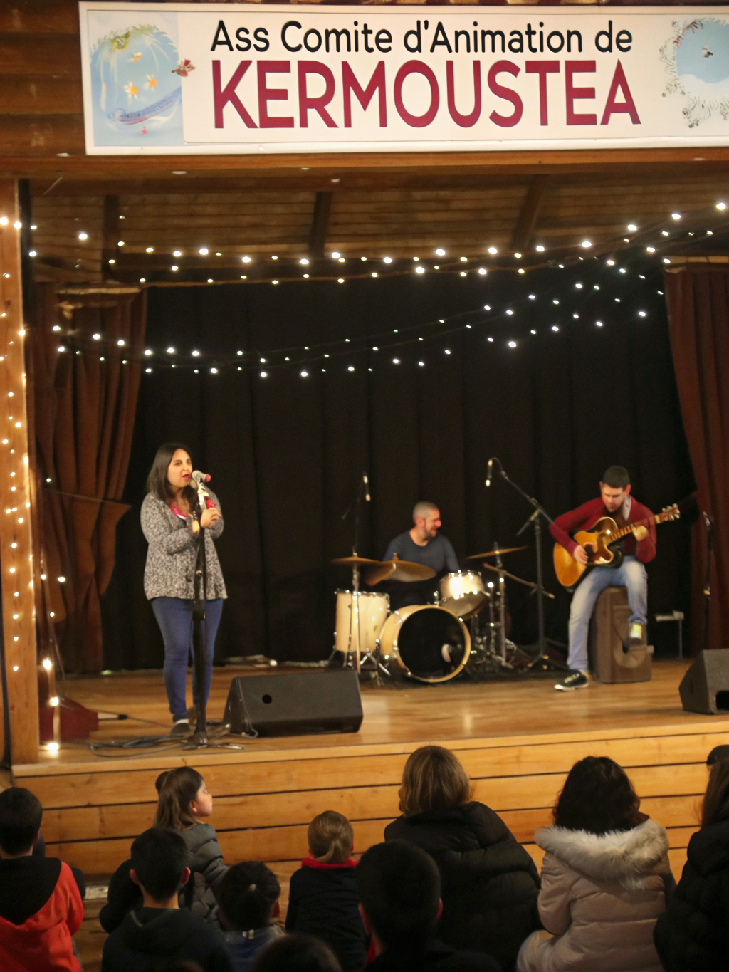 Live acoustic music event